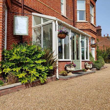 The Corner House Bed & Breakfast Lowestoft Exterior photo
